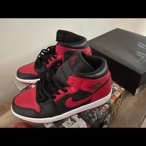 Jordan 1 mid